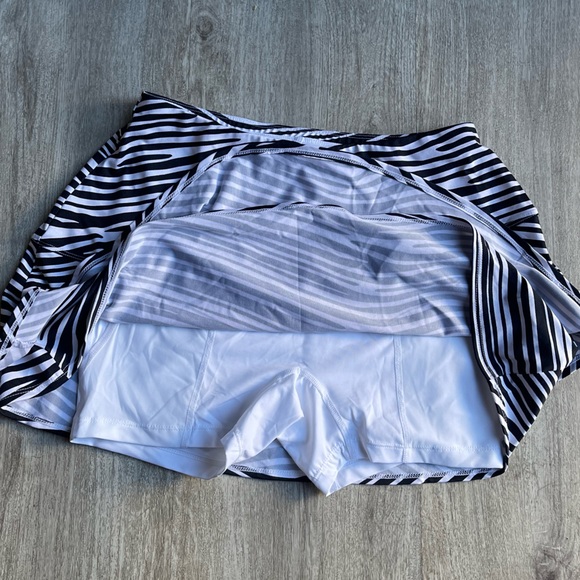 NWT. Skort - Racing Stripes - Picture 4 of 6
